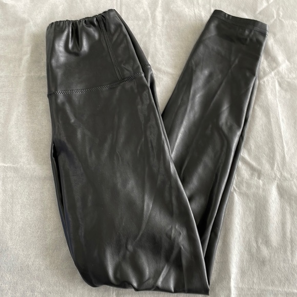 ✨SOLD ✨ Aritzia Black Daria Faux Leather Leggings - XS - Picture 2 of 9